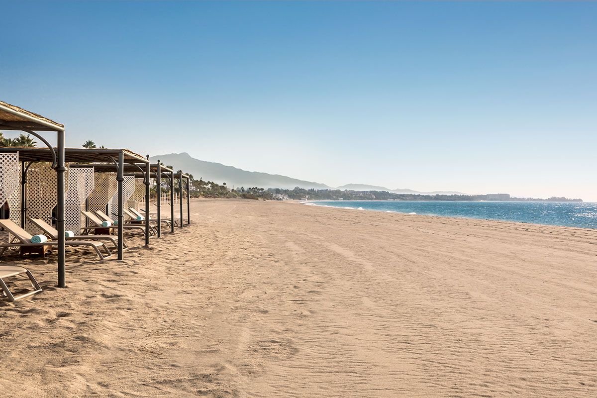 Anantara_Villa_Padierna_Palace_BeachClub_BayView.jpg