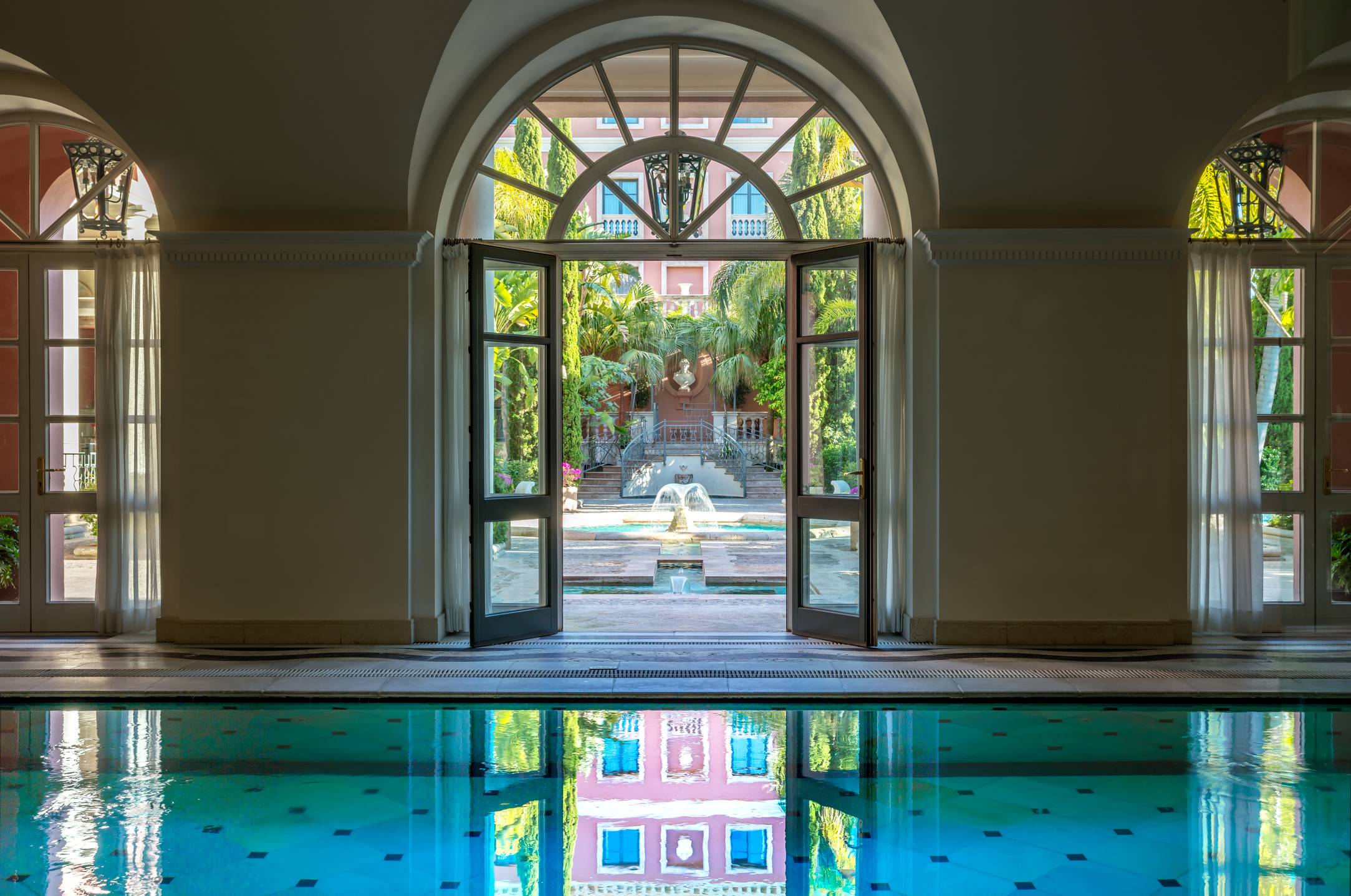 Anantara_Villa_Padierna_Palace_Spa_Pool_to_fountains.jpg
