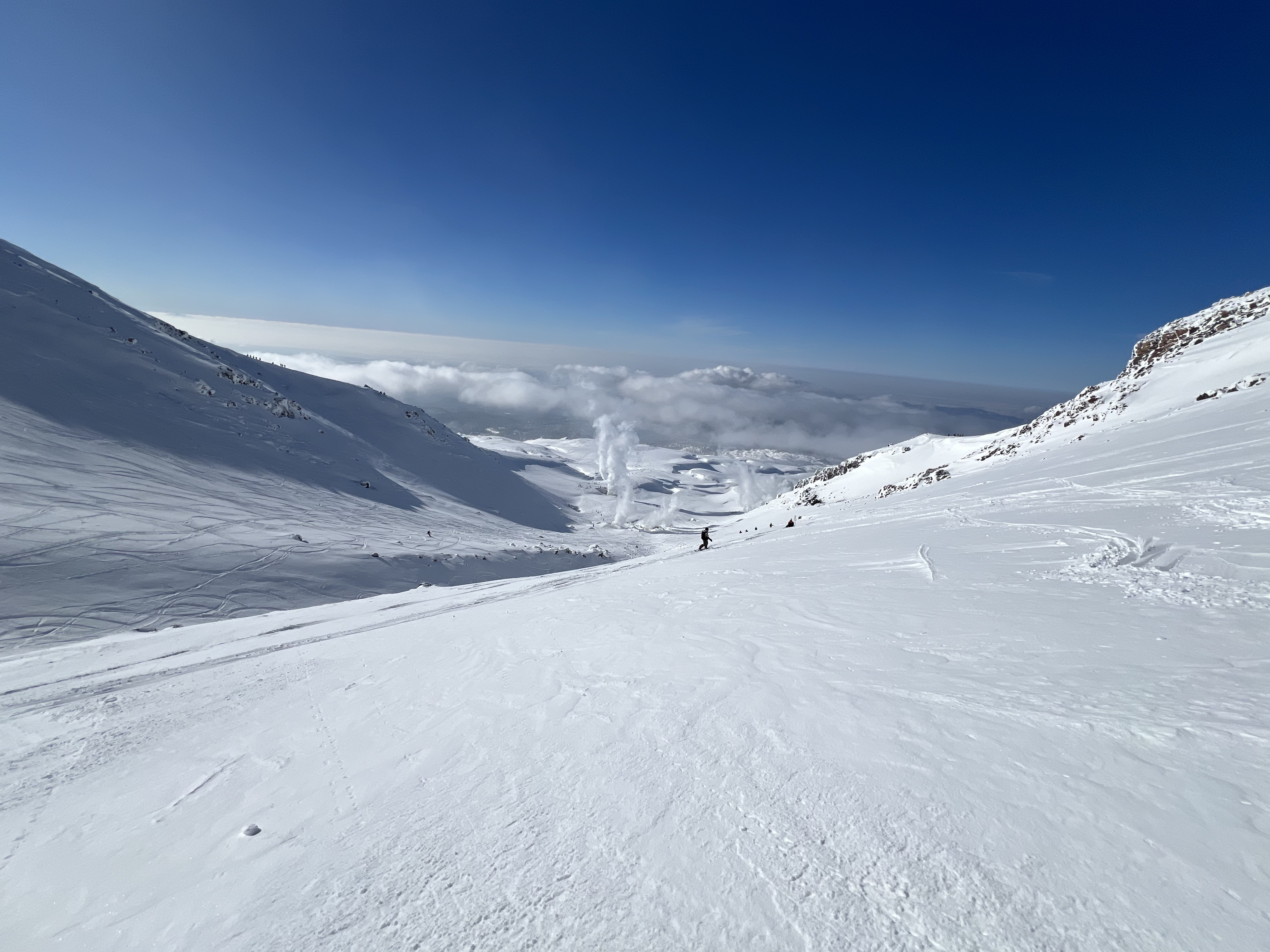 Japan_Hokkaido_Asahidake_Abfahrt_Travelzone_Ueli-Kestenholz.jpeg