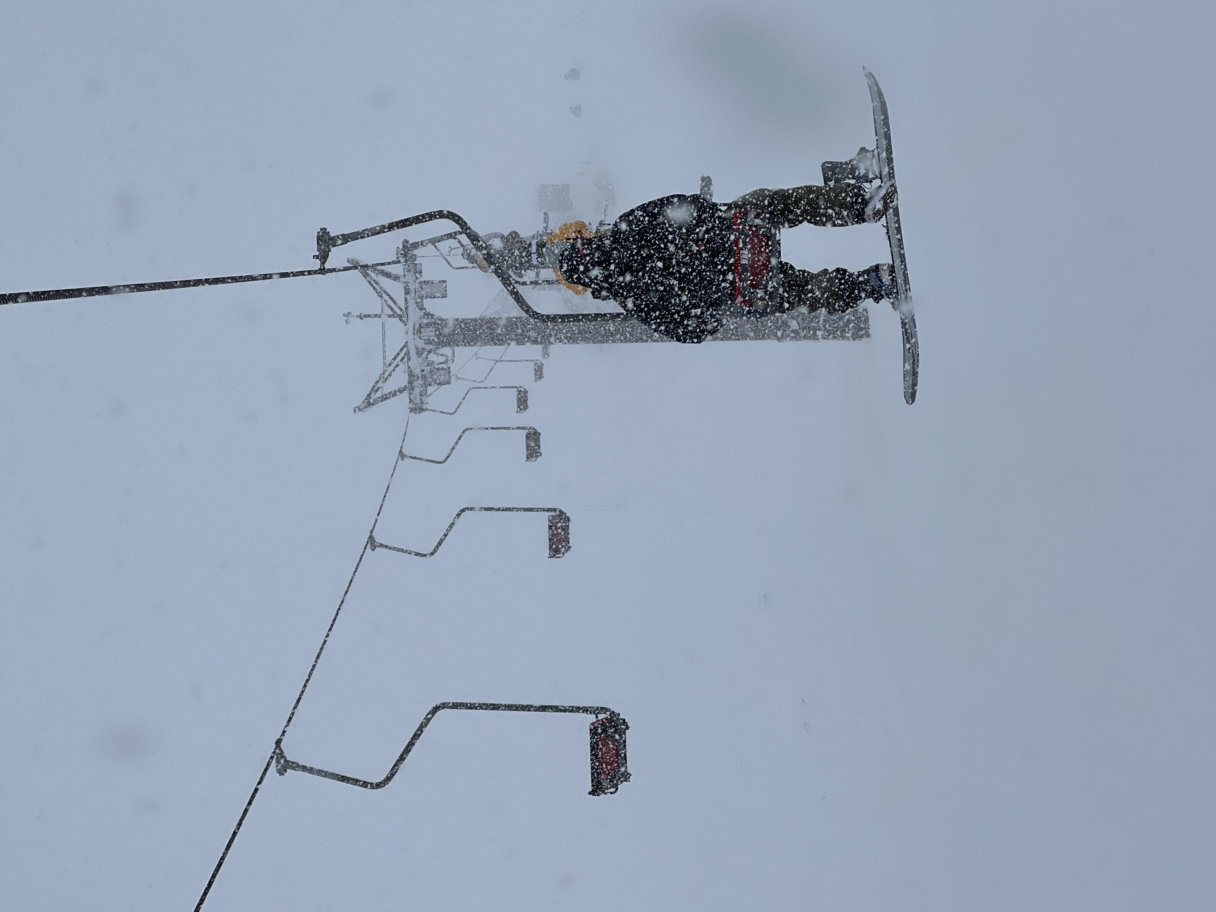 Japan_Hokkaido_Niseko_Pizzaschachtellift_Travelzone_Ueli-Kestenholz.jpeg