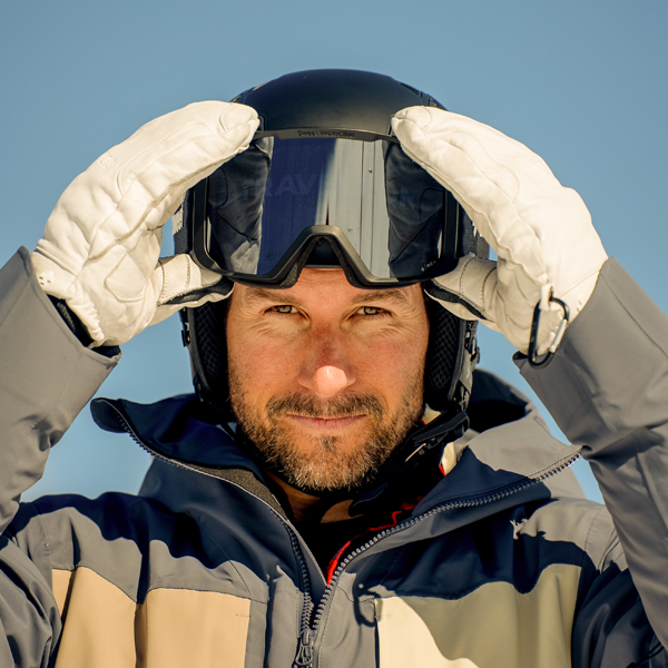 ambassador_travelzone_kilian weibel_skiing